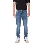 Straight Jeans Calvin Klein Jeans J30J326527