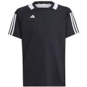 T-shirt adidas -