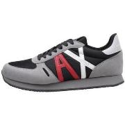 Lage Sneakers EAX XUX017