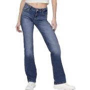 Straight Jeans Only -