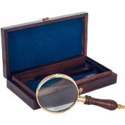 Manden en dozen Signes Grimalt Vergrootglazen Met Doos