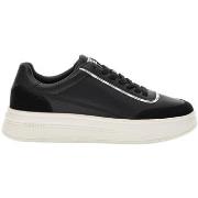 Lage Sneakers Guess Baskets