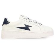 Lage Sneakers Vanessa Wu Jane Emblem