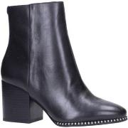 Boots Guess -