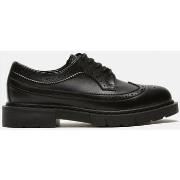 Baskets Bata Chaussures brogue semelles crantées