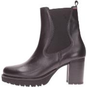 Boots CallagHan -