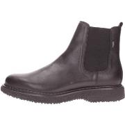 Boots CallagHan -