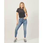 Jeans Guess Jean femme coupe skinny avec 5 poches