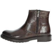 Boots Exton 9826