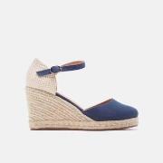 Baskets Bata Sandales compensées modèle espadrilles