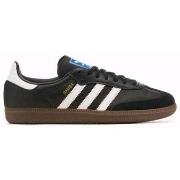 Baskets adidas IE3676