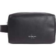 Trousse de toilette Calvin Klein Jeans monogram soft dopp beauty case