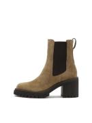 Chelsea boots