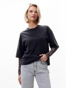 Catwalk Junkie Losvallende tshirt met mesh long sleeves