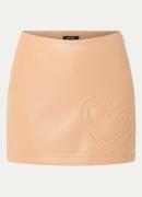 NIKKIE Ilevo mini rok van imitatieleer met 3D print