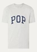 Pop Trading Company Arch T-shirt met logoborduring