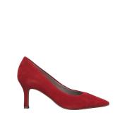 Pumps met scherpe top en hak, in leer