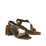 Leren sandalen met gespen, hoge hak