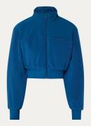 Alo Yoga Wintry gewatteerd cropped jack van fleece met borstzak