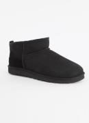 UGG Classic Ultra Mini enkellaarsje van suède