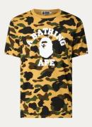 Bape T-shirt met logo- en camouflageprint
