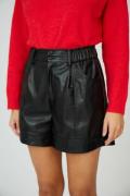 Short en simili cuir