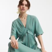 Robe longue évasée, col V, manches aux coudes