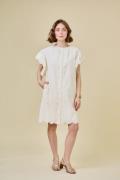 Robe courte en dentelle, manches courtes