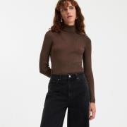 Pull col roulé en fine maille