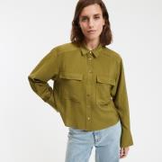 Chemise courte et ample, manches longues