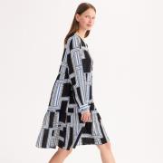 Robe évasée, imprimé graphique, courte